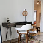 Au Pied Du Vieux-mans Apartment