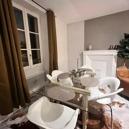 Au Pied Du Vieux-mans Appartement