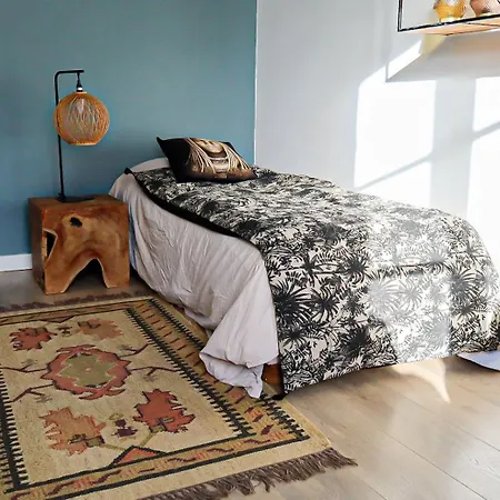 Au Pied Du Vieux-mans * Le Mans