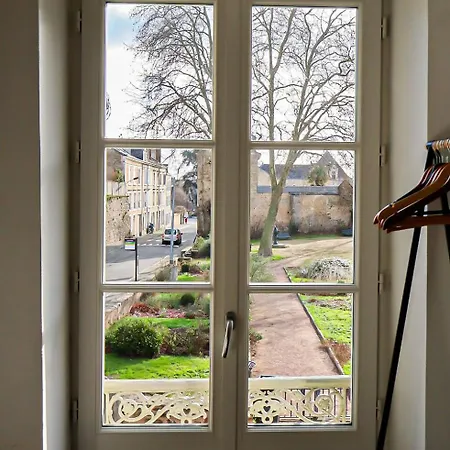 Au Pied Du Vieux-mans Apartment *