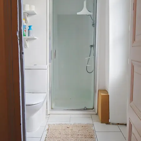 Au Pied Du Vieux-mans *