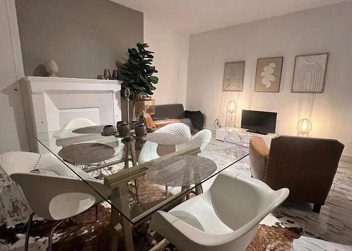 Au Pied Du Vieux-mans Le Mans