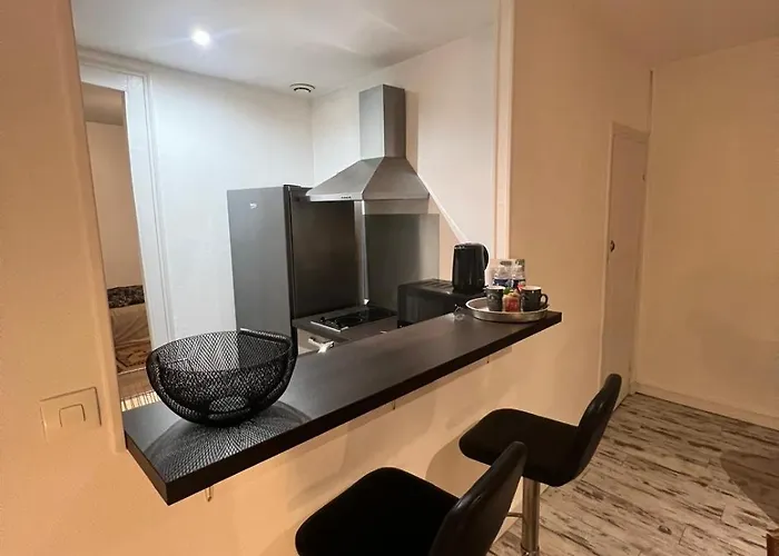 Au Pied Du Vieux-mans Appartement *