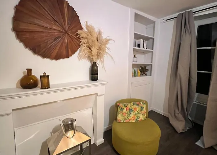 Au Pied Du Vieux-mans Le Mans