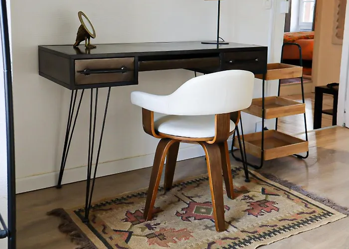 Au Pied Du Vieux-mans Appartement