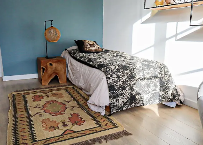 Au Pied Du Vieux-mans * Le Mans