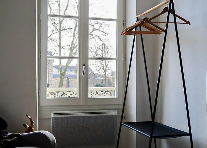 Au Pied Du Vieux-mans * Le Mans