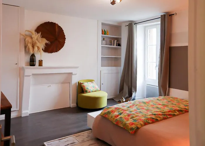 Au Pied Du Vieux-mans Appartement *