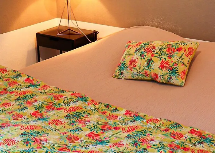 Au Pied Du Vieux-mans