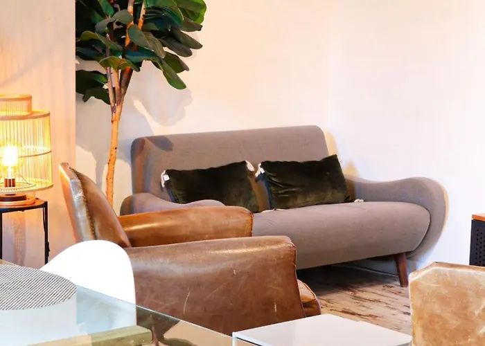 Au Pied Du Vieux-mans *